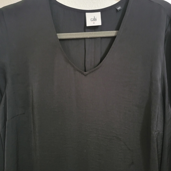 Cabi Vneck top size medium - Picture 2 of 13